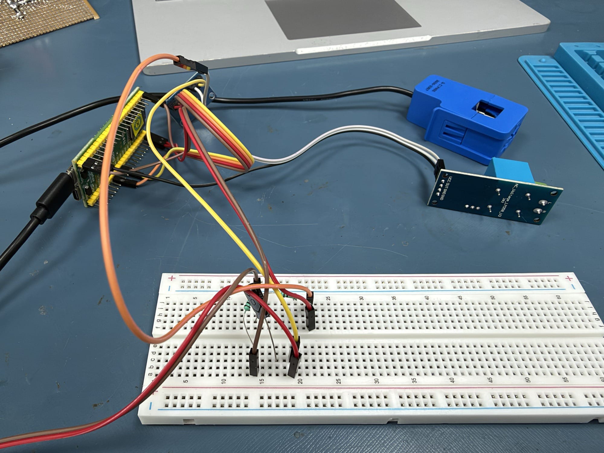 Breadboard photograph, shown as context for connection troubleshooting. The source filename is preserved in the image inventory; it is not backdated to 2025.
